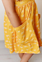 Load image into Gallery viewer, Yellow Flower Twirl