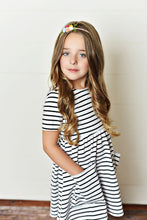 Load image into Gallery viewer, Striped Black & White Twirl