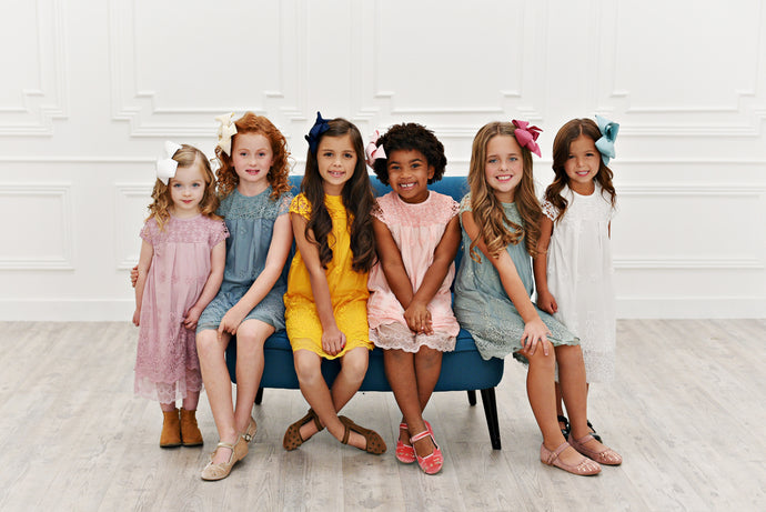 How to Style Little Girls' Outfits for Christmas