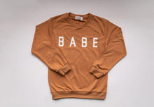 Load image into Gallery viewer, Babe Sweatshirt - Cognac