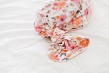 Load image into Gallery viewer, Knotted Baby Gown - Flower